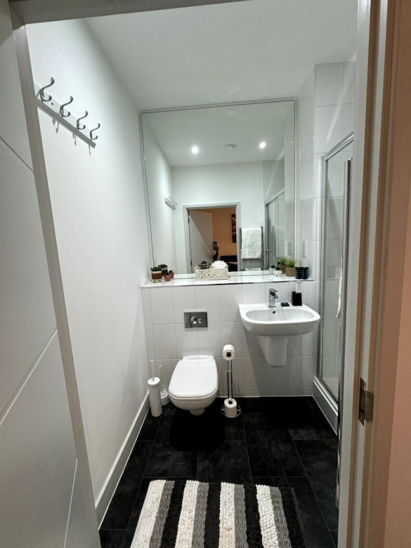 Cozy Bracknell Apartment With Modern Amenities