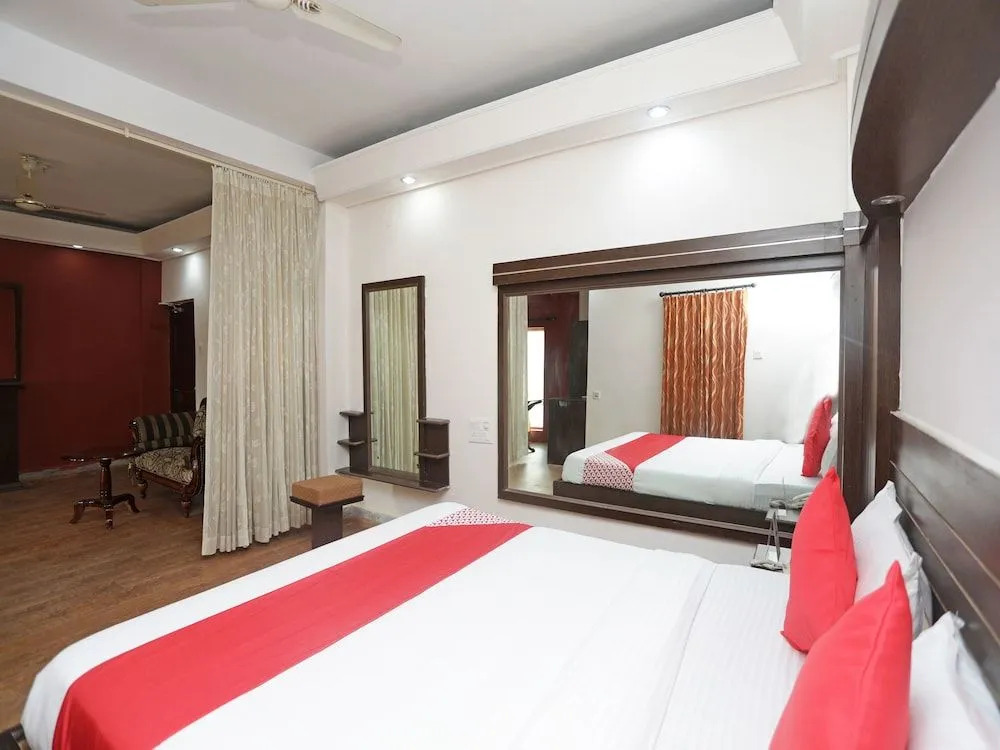 OYO 3072 Royal Villa