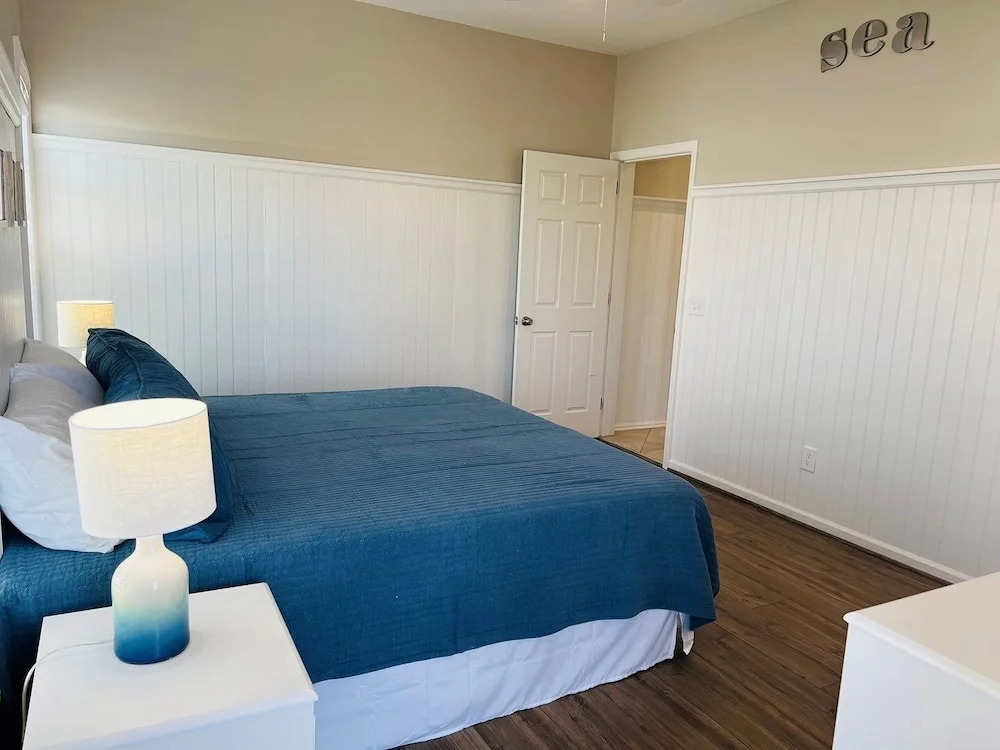 Avalon East- 5 Bedroom Home by RedAwning