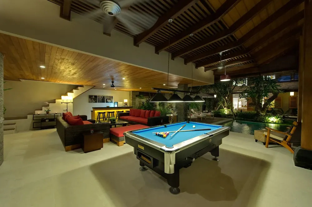 Villa 3br -100m to Kudetaseminyak Beach