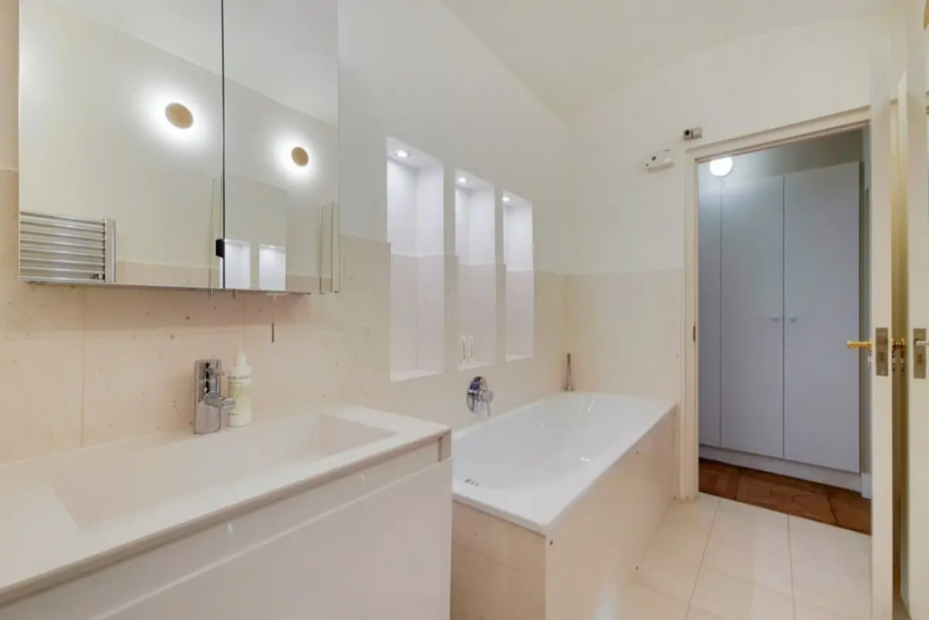 The Heart of South Kensington - Modern & Spacious 1BDR Apartment