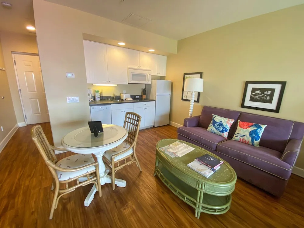 Harbour House At The Inn Unit 308 1 Bedroom Condo by RedAwning, Fort Myers Beach