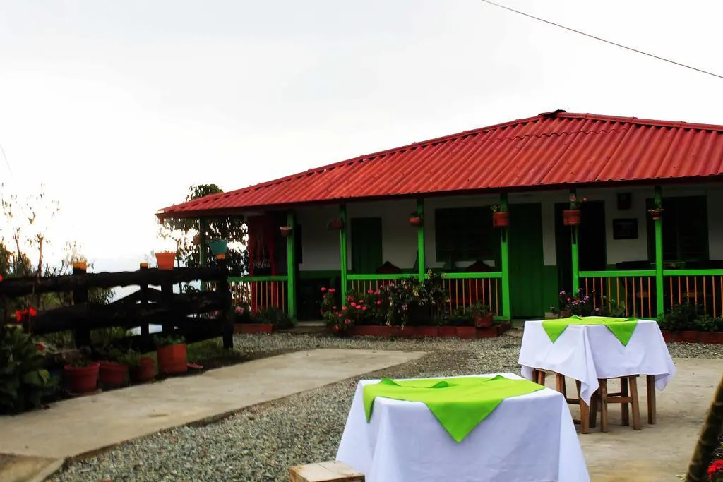 Hostal y Camping Los Girasoles