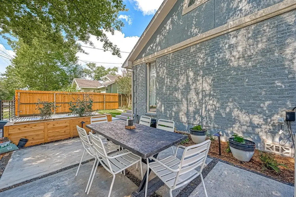 Heights Bungalow in Greater Heights Houston, Child-friendly, Work-cation, Sleeps 8