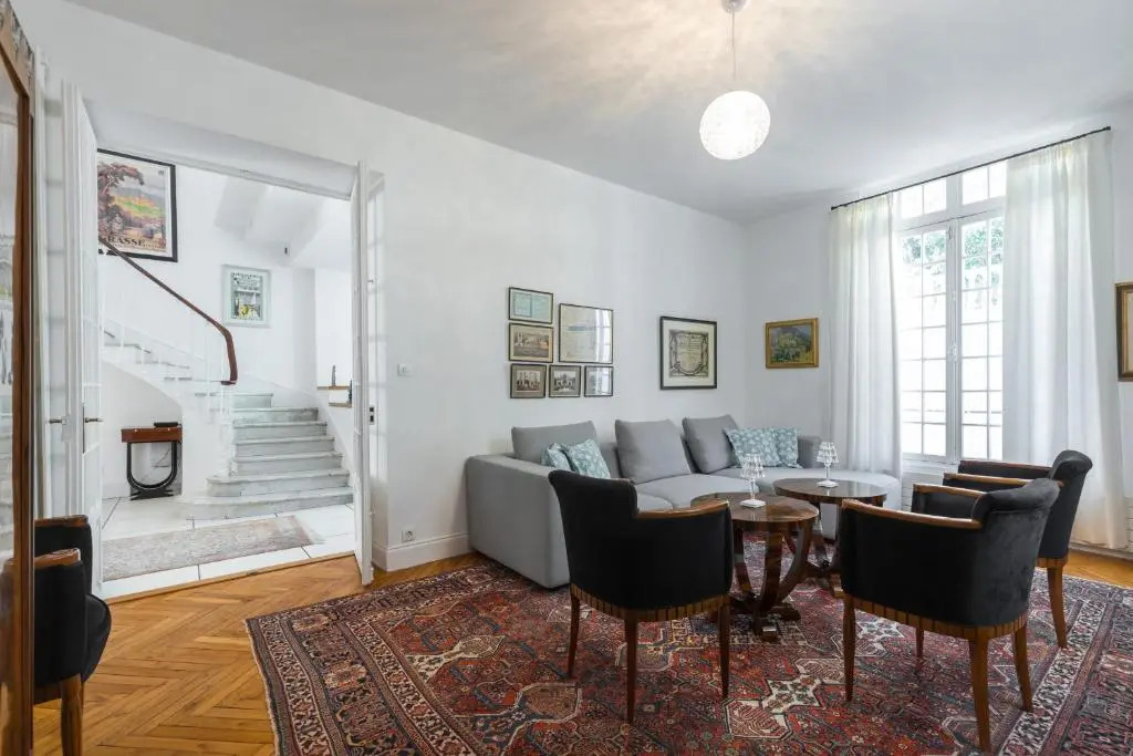 Stylish Art Deco villa near the sea 4 Bdrs Pool and garage