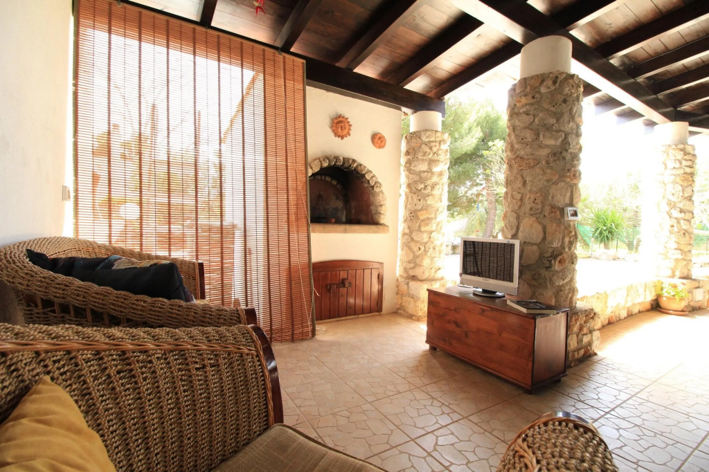 Dora Lovely Country Home