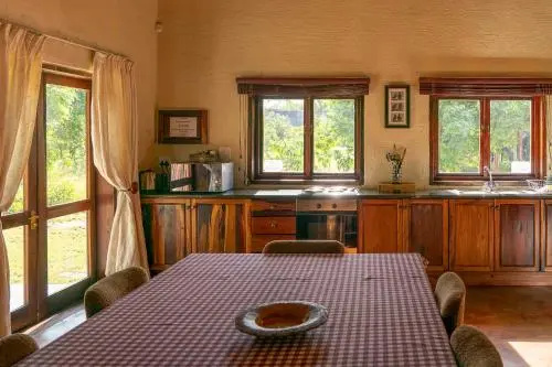Impisi Lodge Safari and Golf Guesthouse