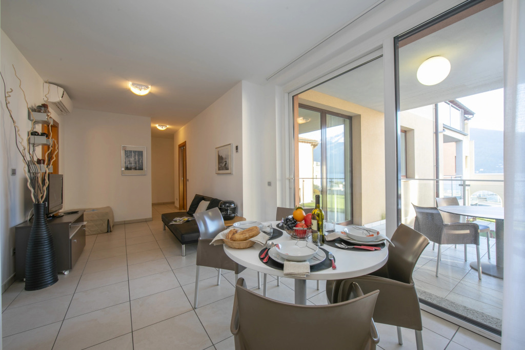 Vista di Maccagno Fantastico: View, Pool & Balcony - Happy Rentals