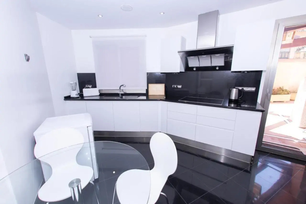 Luxury 3BDRS apt. In Mistral Beach with sea views.
