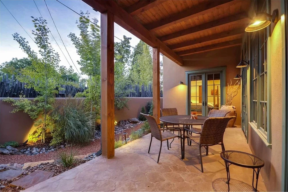 Casa Cuervo - Luxury Home With Gorgeous Amenities a Block off Canyon Rd