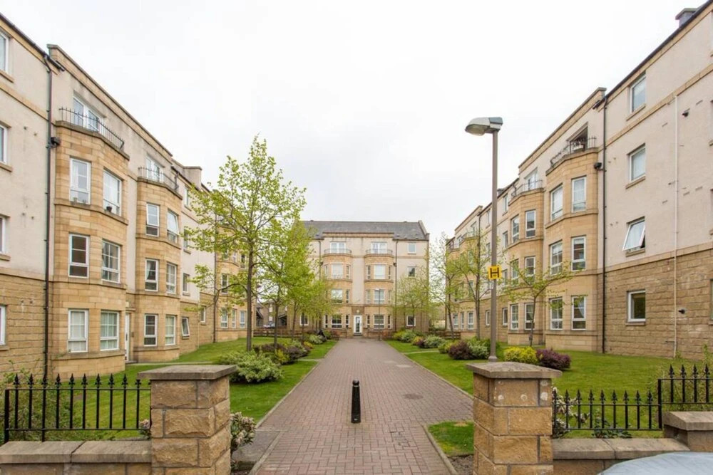 2 Bedroom Apartment Near City Centre