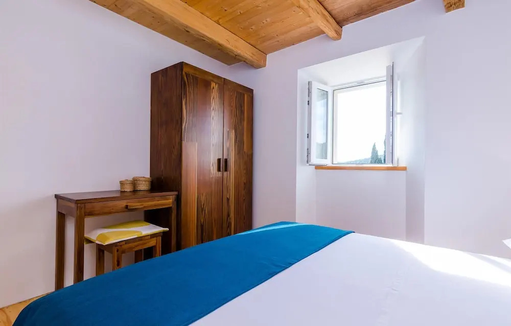 Amazing Home in Brotnice with WiFi, 3 Bedrooms & Hot Tub