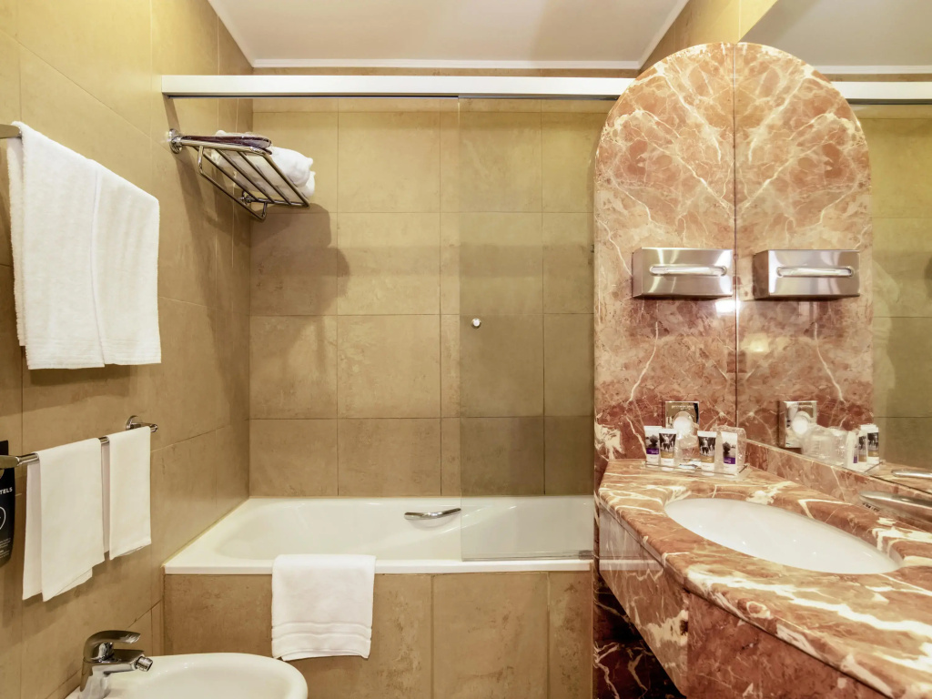 Mercure Roma West