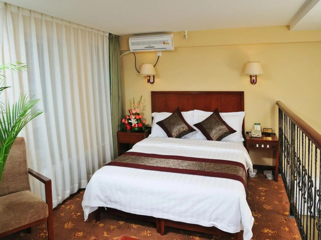 King Parkview Hotel