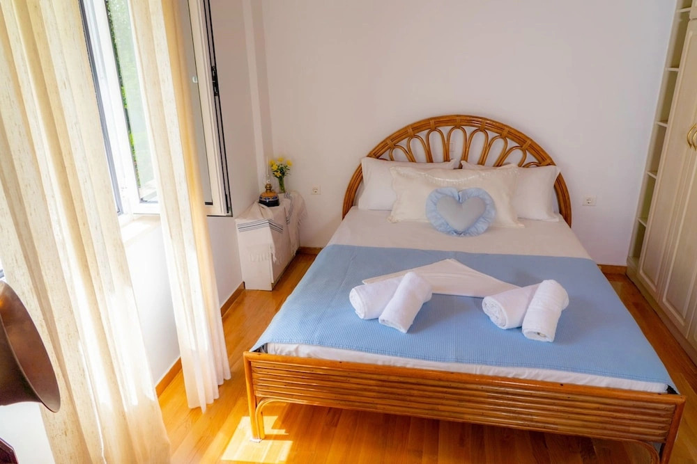 Orestis Stone Apartment for 2 With Garden
