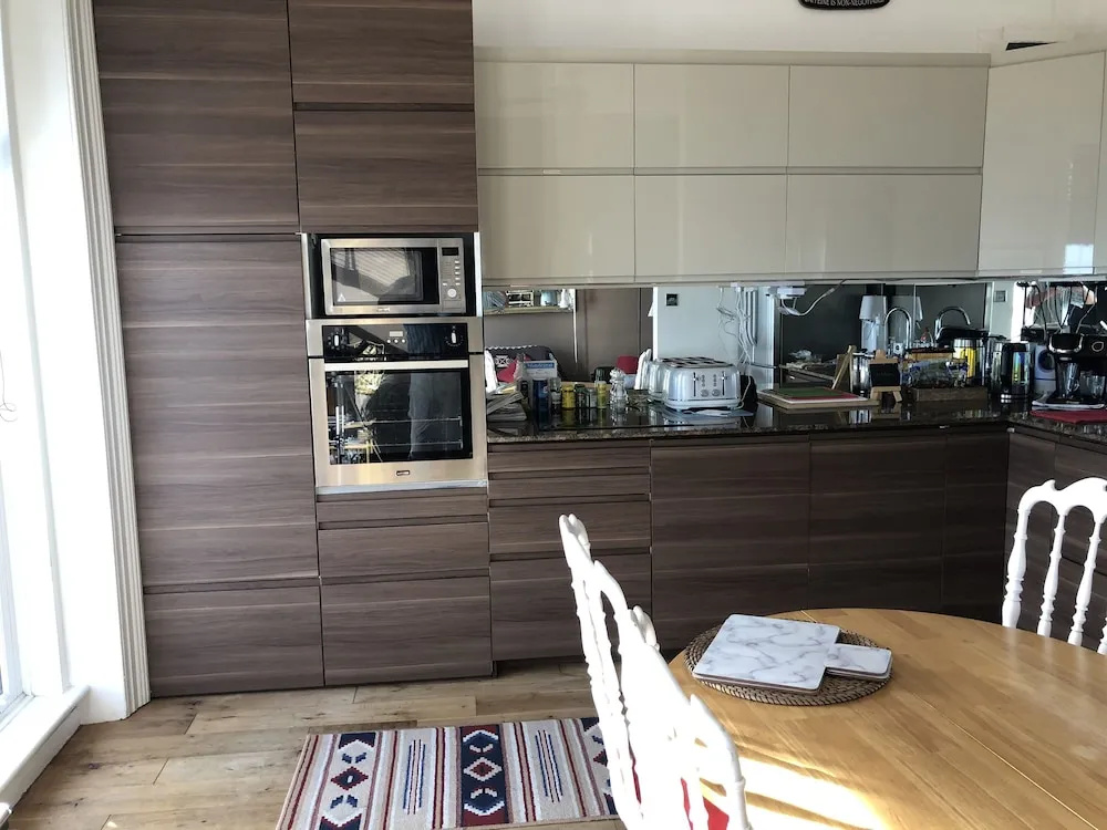 Apartment - Sleeps 4 - Balcony - Sea View