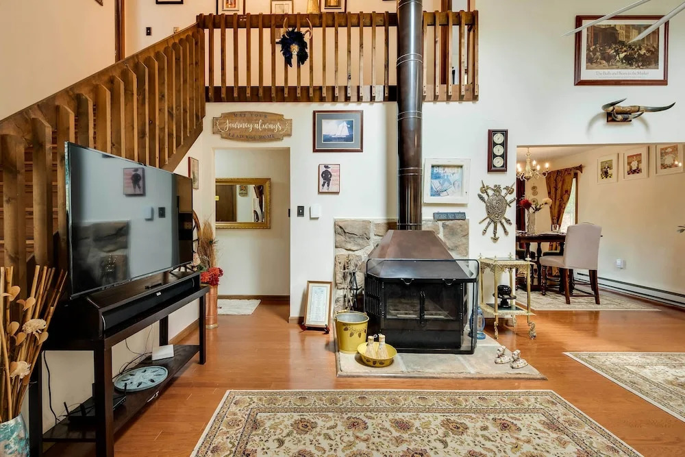Albrightsville Family Hideaway w/ Private Hot Tub!