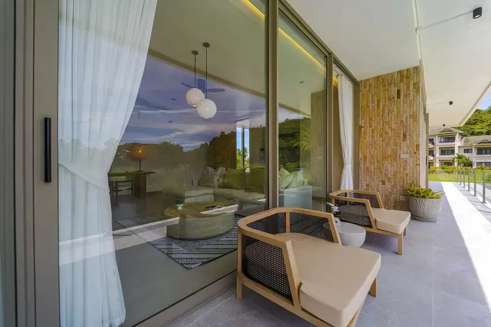 Ultra-Modern 6-Bedroom in GolfCourse PH6