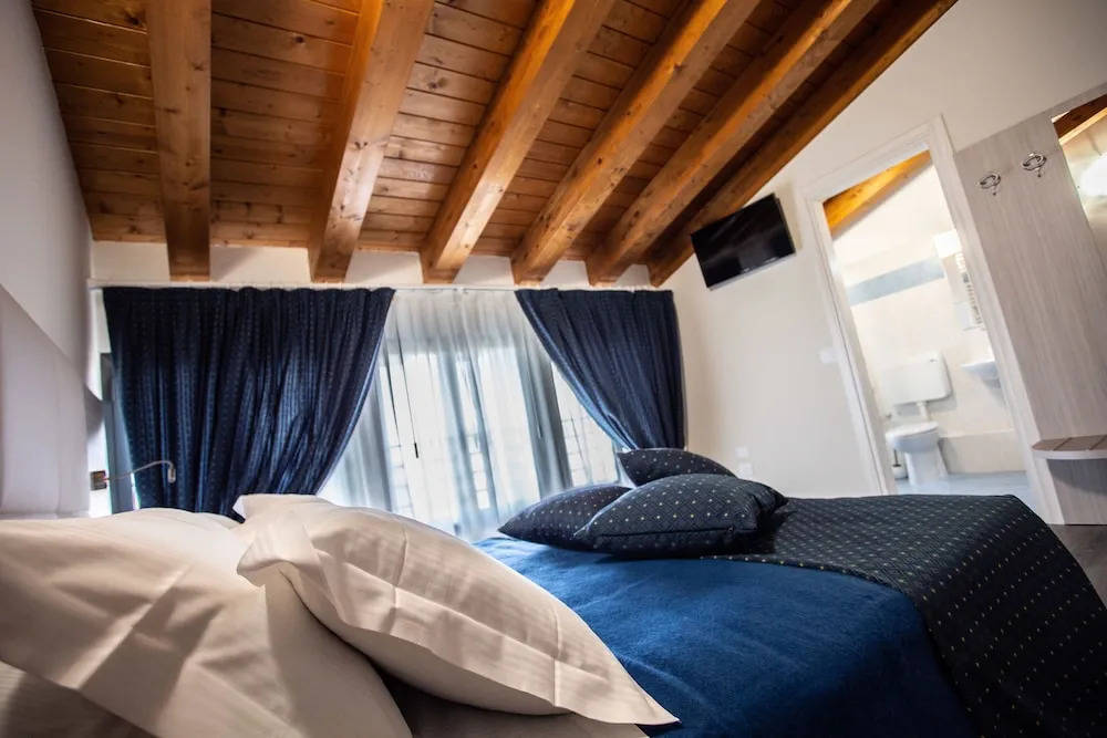 HOME HOTEL
