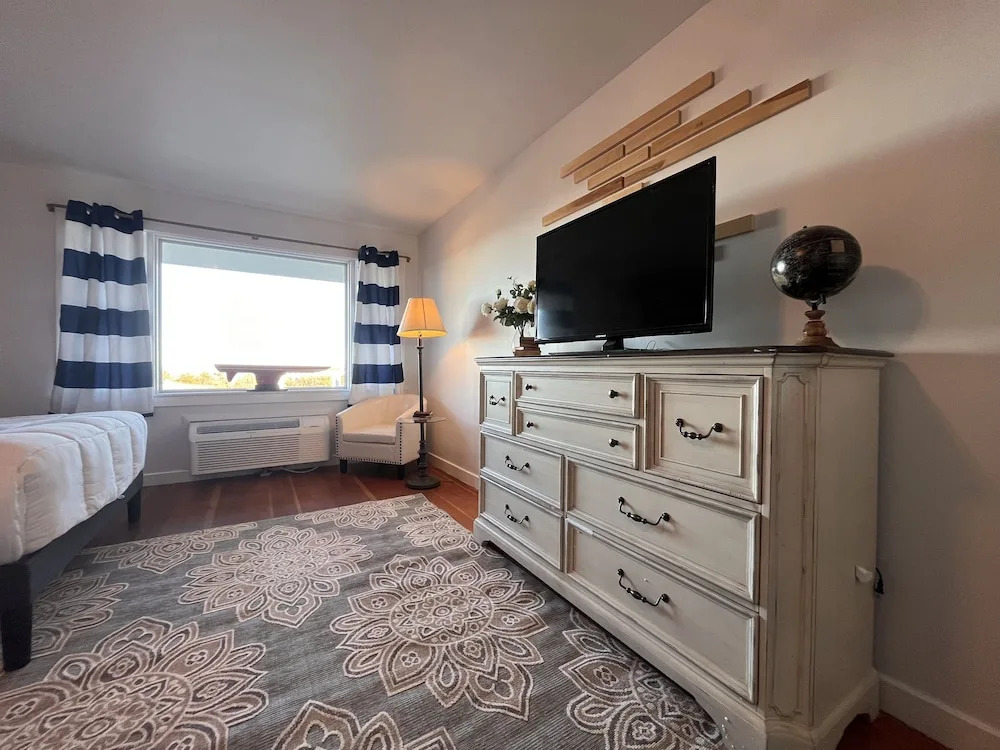 Acadia Ocean View Hotel