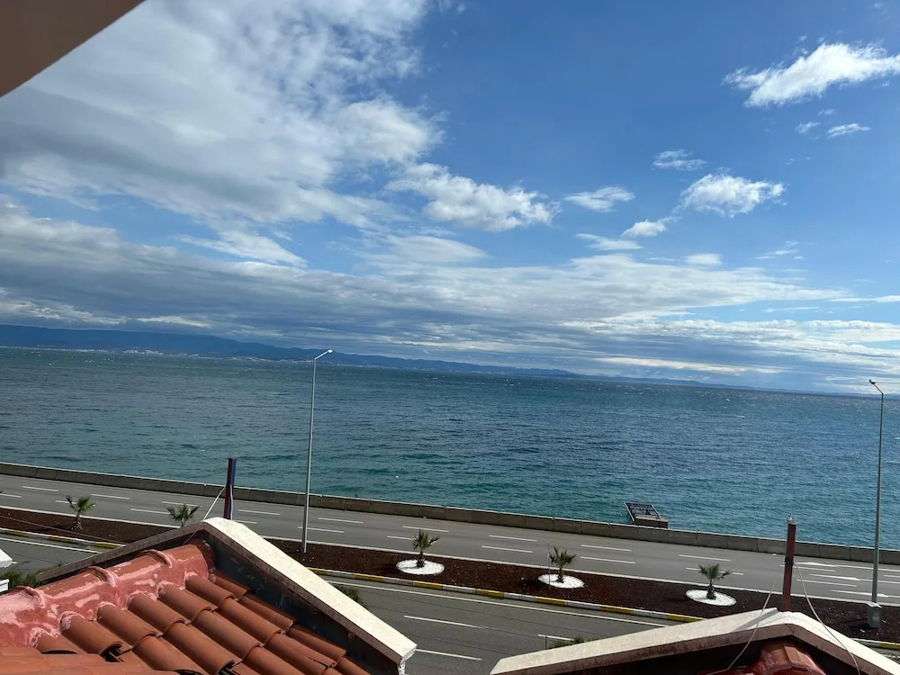 Lopera Beach Hotel