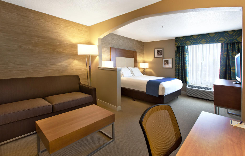 Holiday Inn & Suites Spring - The Woodlands