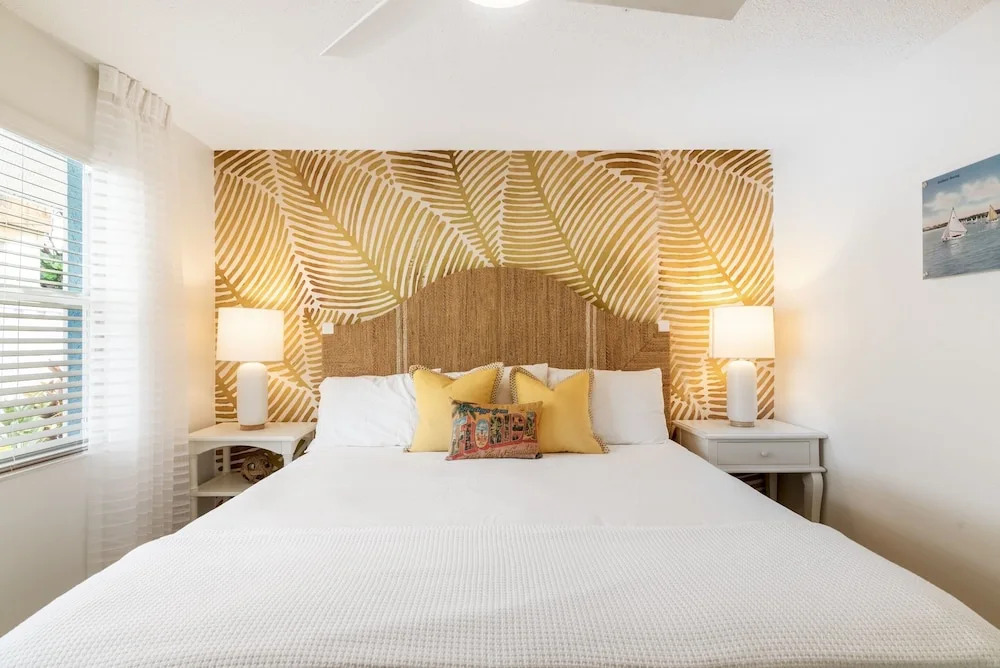 Sailfish Gulf Suites #4, Garden Views, Steps From The Beach 1 Bedroom Cottage