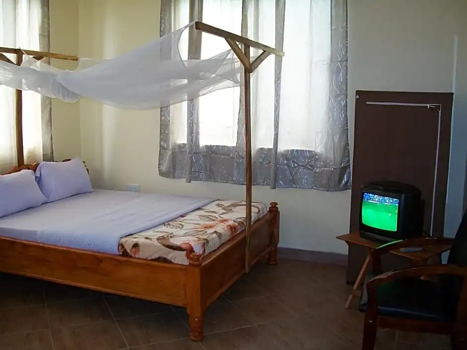 Fanaka Safaris Campsite & Lodges