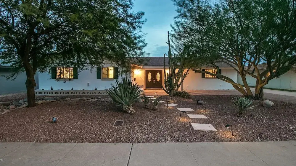 Modern Chic Old Town Scottsdale Home W/pool & Gym!