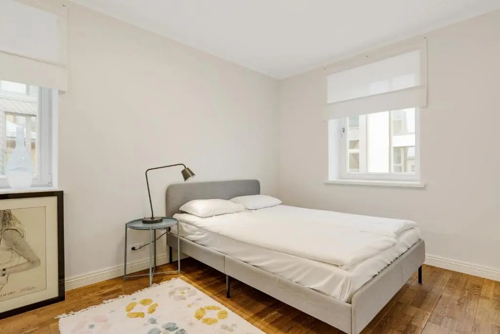 New 1BR in superb location. Free parking & WIFI