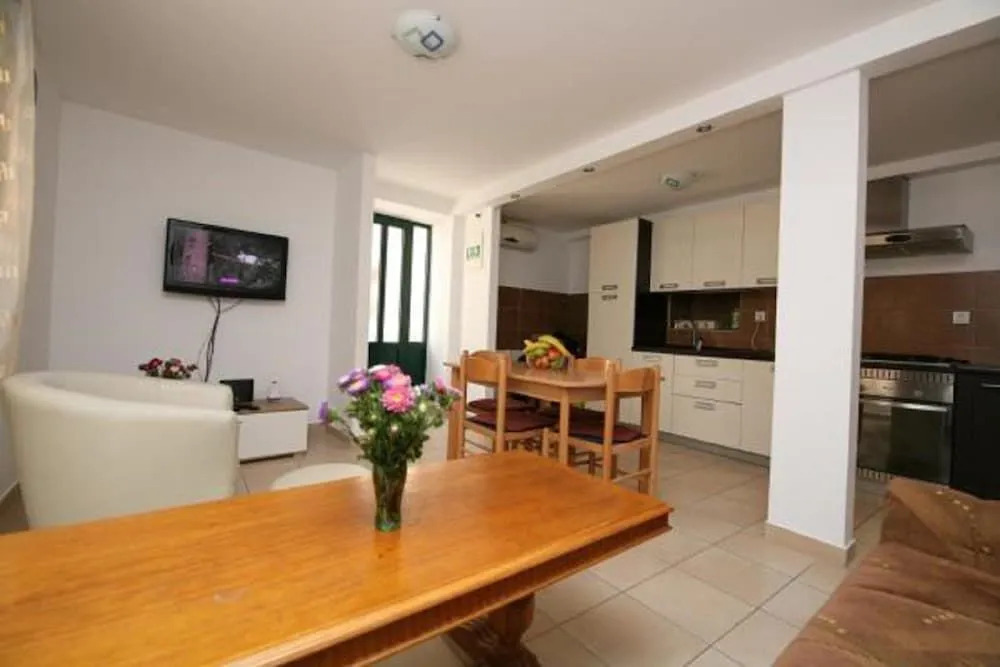 Apartment Dujas