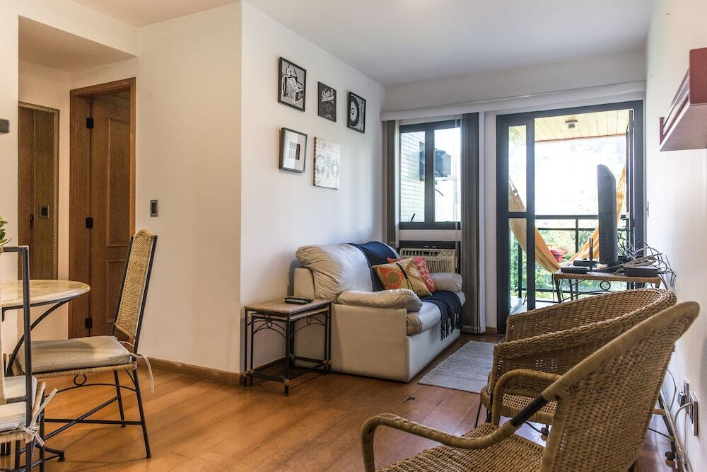 Ipanema 503 - Apart Hotel - Quadra da Praia com Piscina, Sauna, Academia e Garagem.