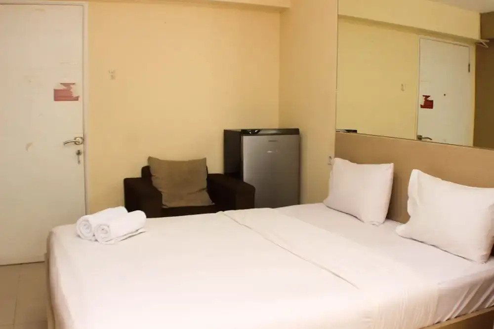 Comfy And Best Location Studio Room At Bassura City Apartment
