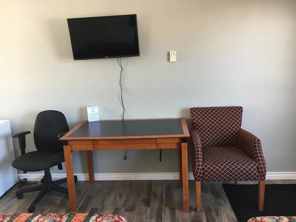 Pine Tree Motel