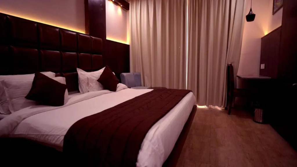 Raas Mahal-Hotel In Jaipur Near Tourist Places