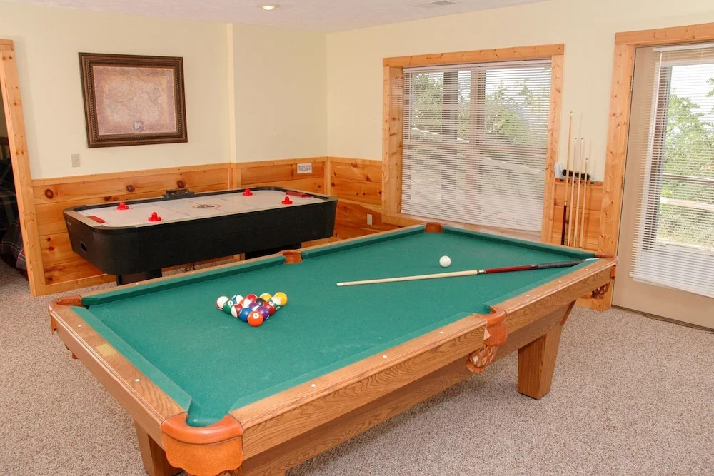 MOUNTAINTOP EXPERIENCE - 4 Br Cabin