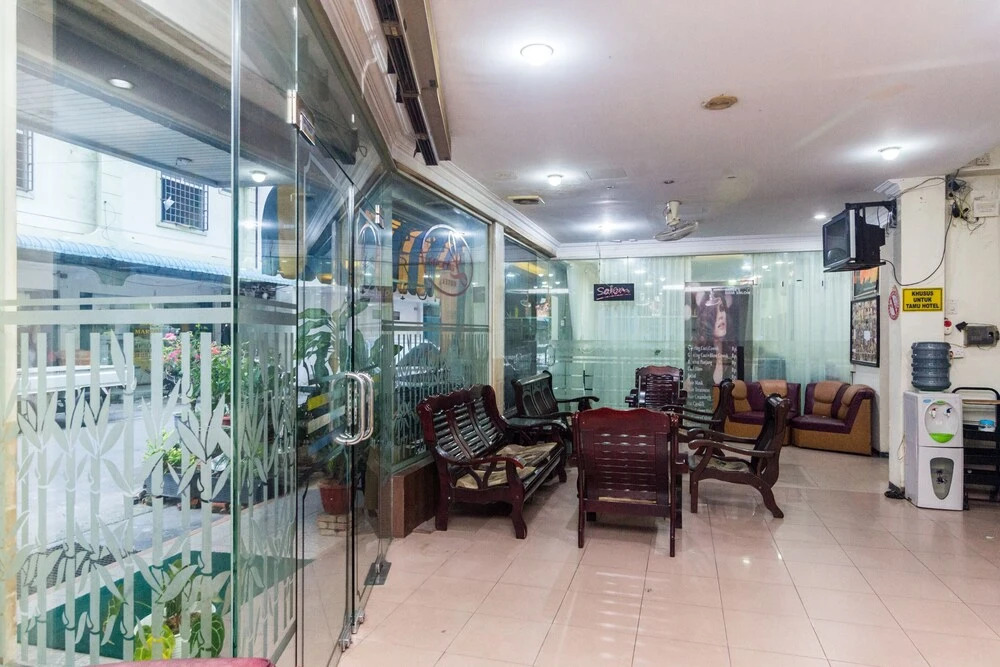 Hotel Laksana Inn by OYO Rooms