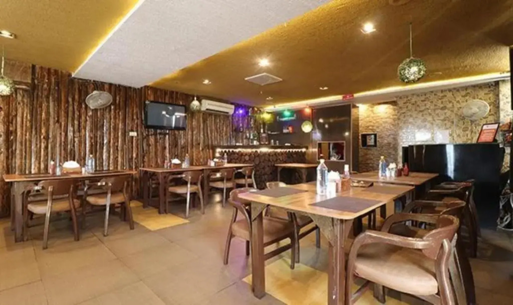 FabHotel Prime AV Royale
