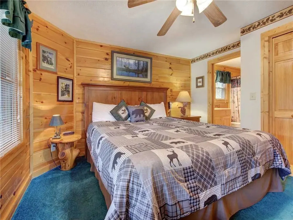Komfy Kozy 3 Bedroom Home with Hot Tub