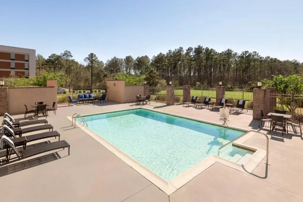 Holiday Inn Express Hotel & Suites Opelika Auburn by IHG