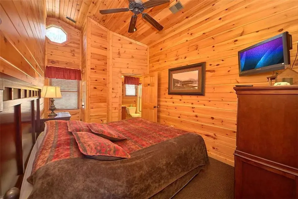 Tennessee Walts 4 Bedroom Mountain View Home with Hot Tub