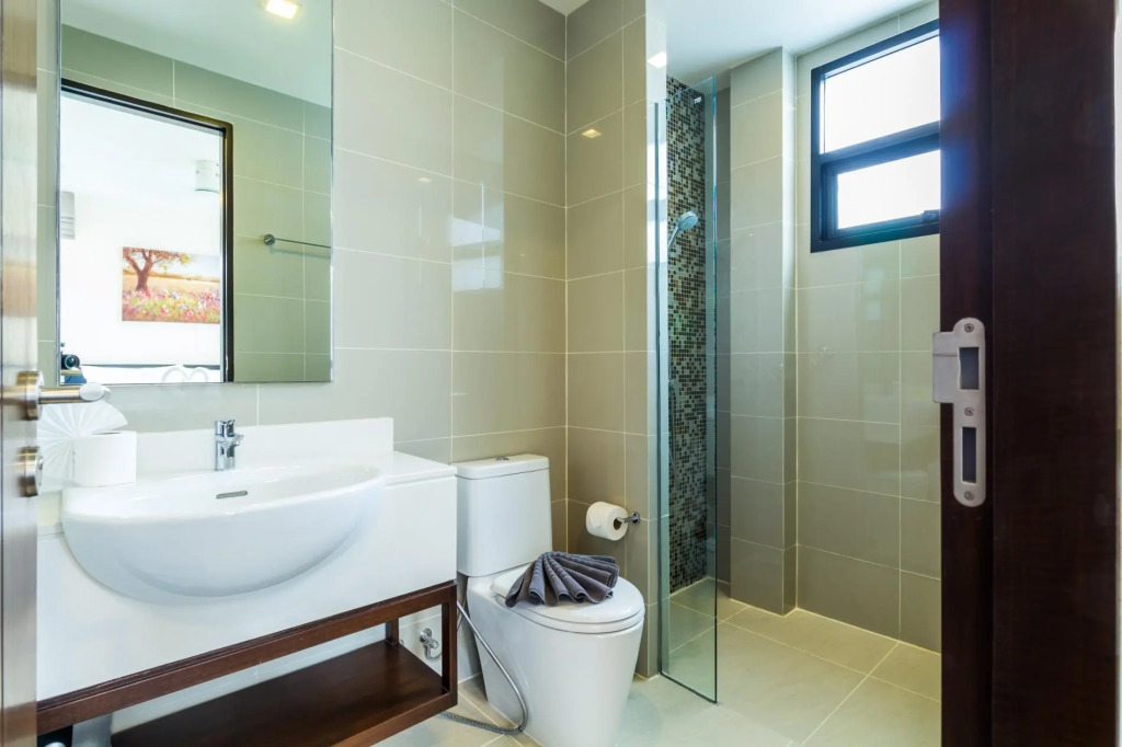 LP101 - Private rooftop pool villa in Laguna for 9 people, near restaurants and shops