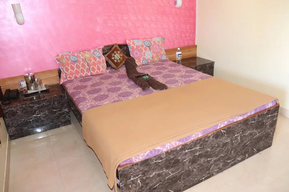OYO 75800 The Royal Mini Resort