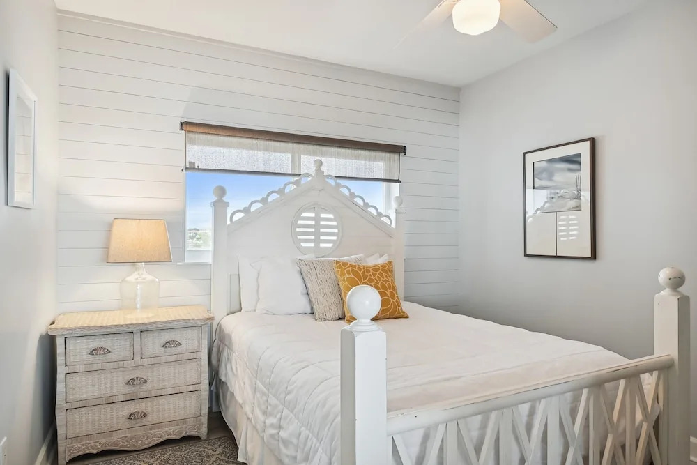 Oceania 207 3 Bedroom Condo by RedAwning