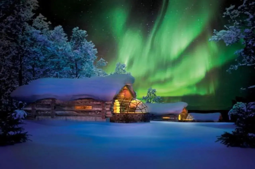 Kakslauttanen Arctic Resort - Igloos and Chalets