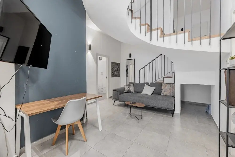 Allenby Spacious 6BR Home by Sea N' Rent
