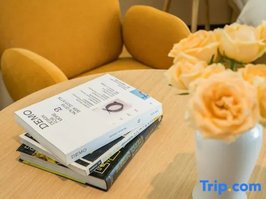 Vyluk Hotel (Beijing Shijingshan Wanda Plaza Octagon Amusement Park Subway Station)