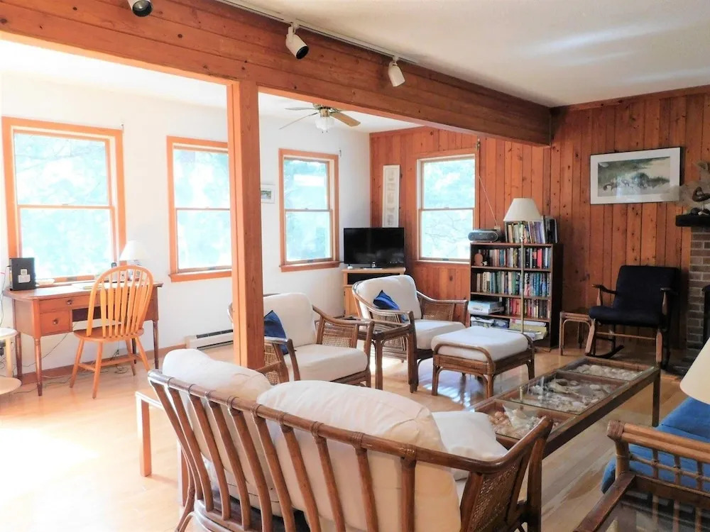 Neaptide 3 Bedrooms 2 Bathrooms Cabin