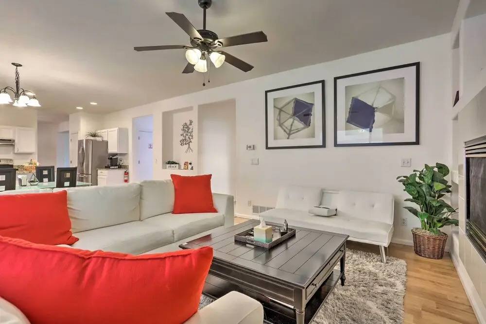 Spacious Thornton Home: 15 Mi to Downtown Denver!