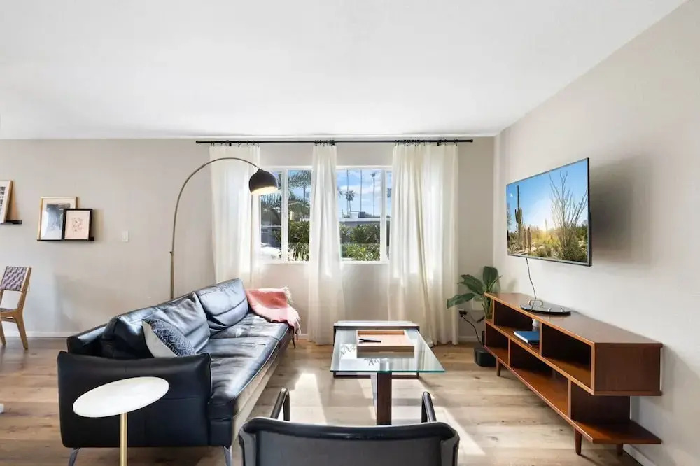 Fashion Square Apt7